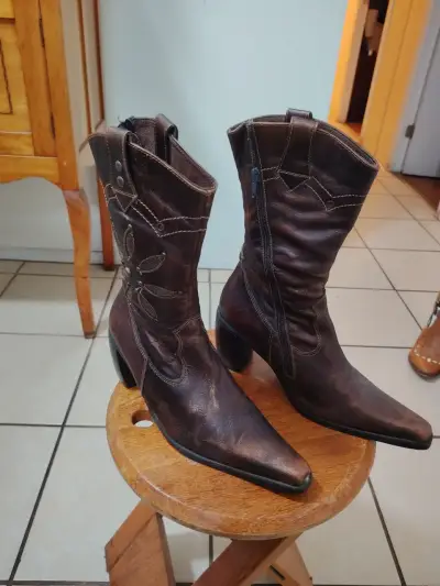 Botas vaqueras de cuero marrón para mujer - miniatura 1