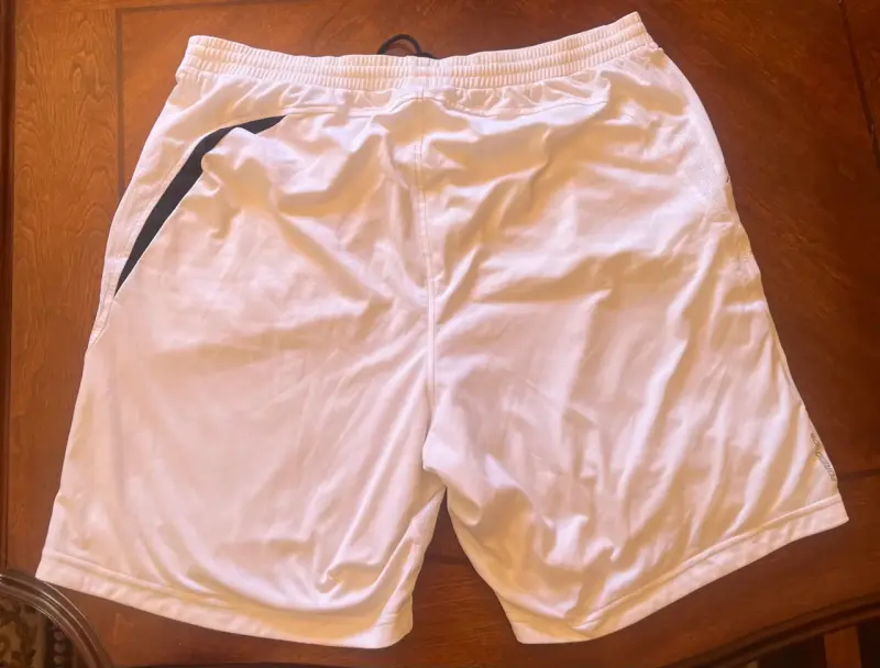 Shorts deportivos blancos Adidas para hombre - 2