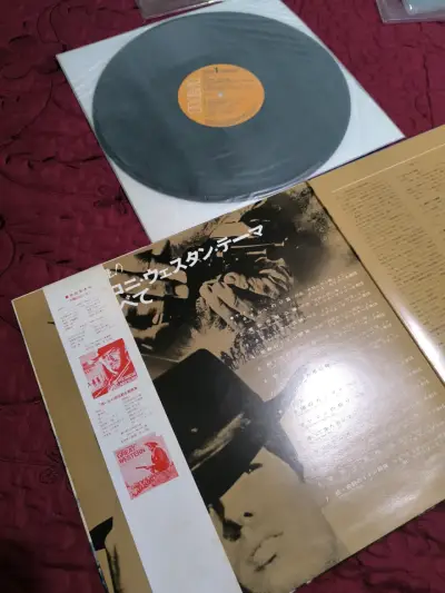 Vinilo RCA Golden Themes de Películas Italianas - miniatura 2