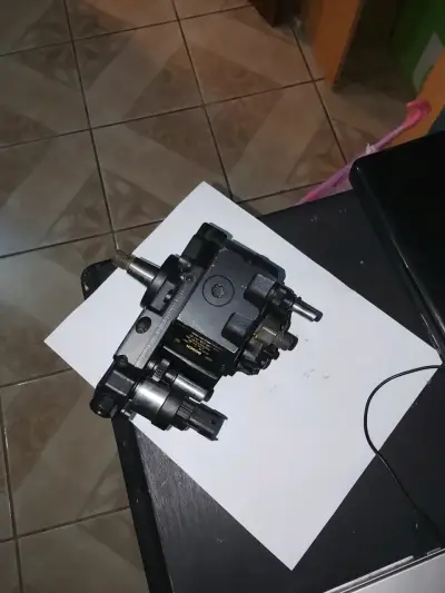 Bomba de inyección diésel para motor Peugeot 3008 - miniatura 1