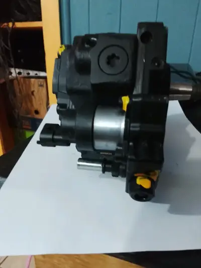 Bomba de inyección diésel para motor Peugeot 3008 - miniatura 3