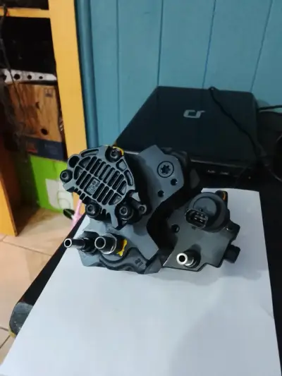 Bomba de inyección diésel para motor Peugeot 3008 - miniatura 4