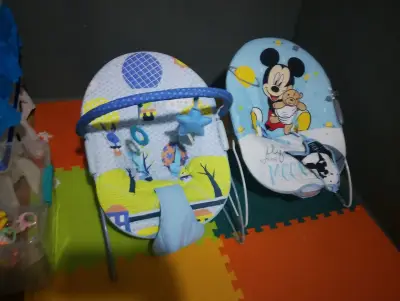 Sillas mecedoras para bebé con diseño infantil - miniatura 1