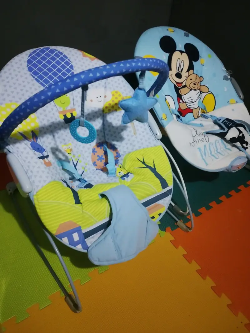 Sillas mecedoras para bebé con diseño infantil - 2