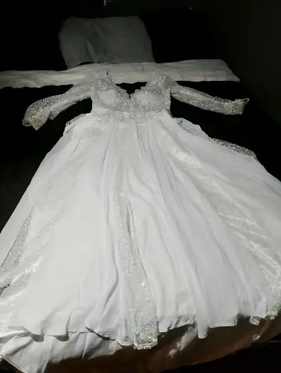 Vestido de Novia Blanco con Encaje y Lentejuelas - miniatura 1