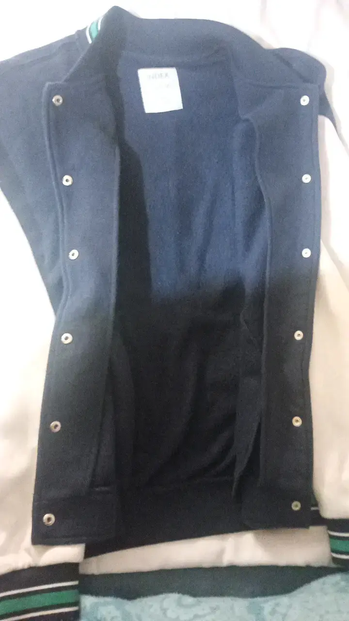 Chaqueta tipo varsity azul y blanca con letra S - 3