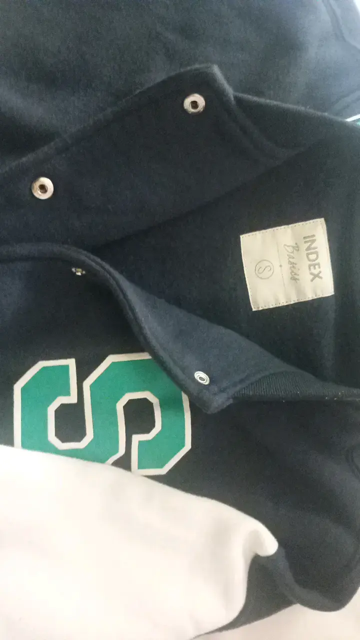 Chaqueta tipo varsity azul y blanca con letra S - 5