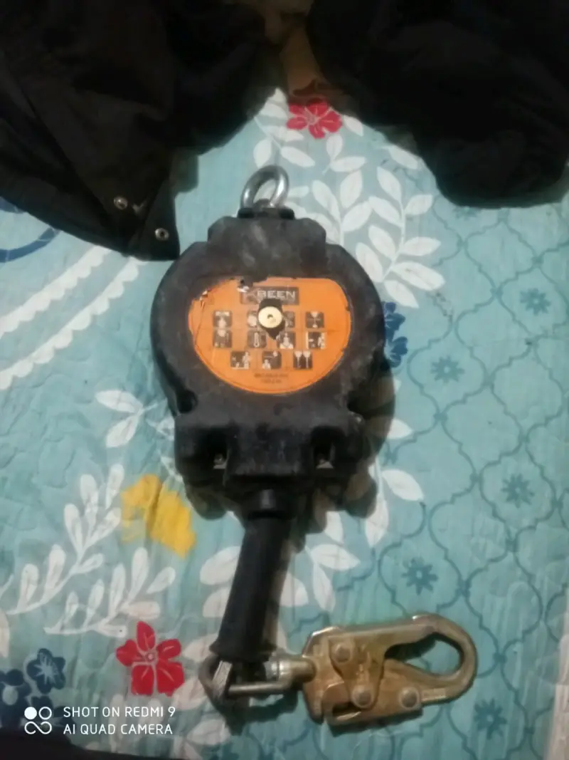 Retráctil de seguridad Keen con gancho - 2