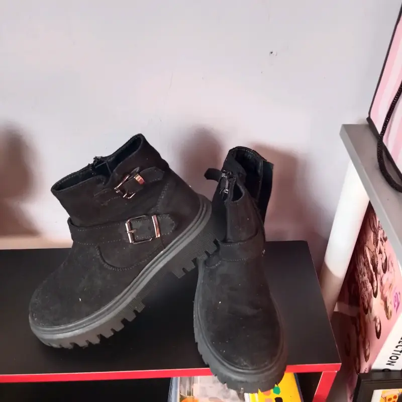 Botines negros con hebillas para mujer
