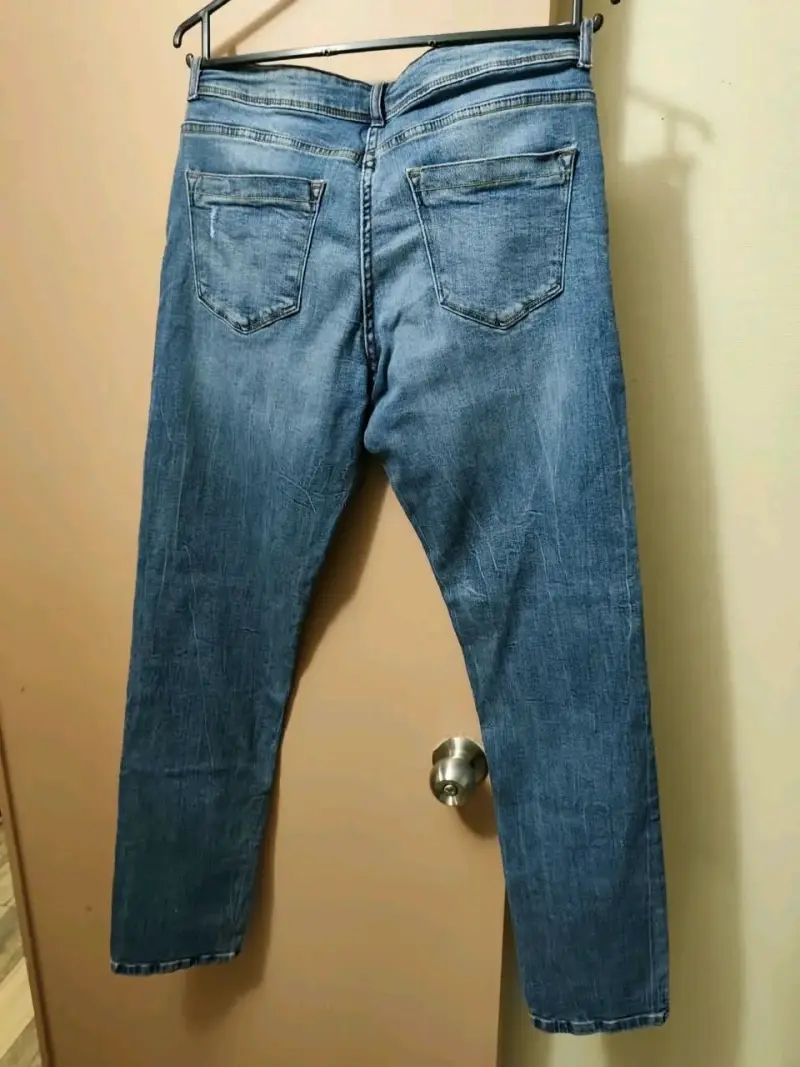 Jeans de mujer azul desgastado - 3