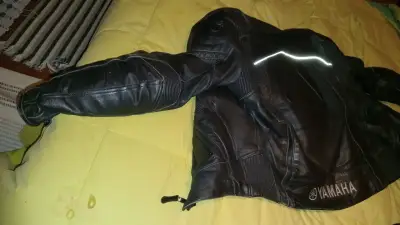 Chaqueta de moto Yamaha negra con protección CE - miniatura 2