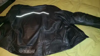 Chaqueta de moto Yamaha negra con protección CE - miniatura 3