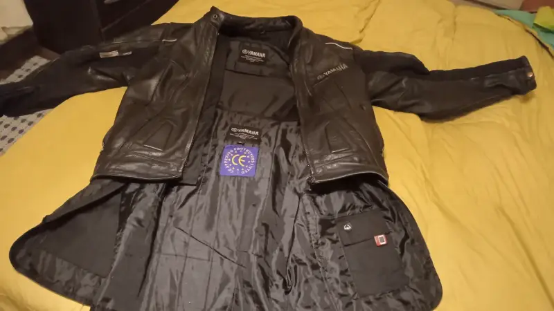 Chaqueta de moto Yamaha negra con protección CE - 4