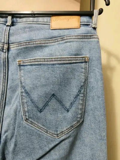 Jeans Wrangler azul claro para mujer - miniatura 3