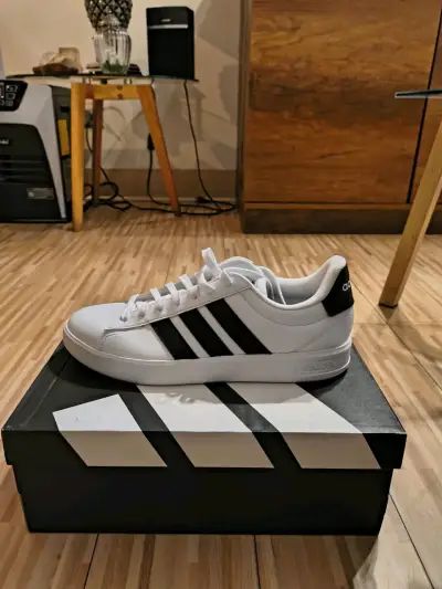 Zapatillas blancas Adidas Grand Court 3. - miniatura 1