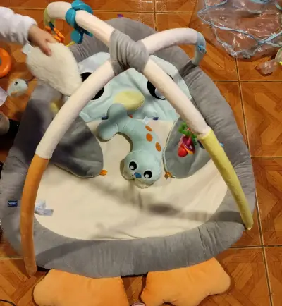 Gimnasio para bebé con juguetes colgantes Infanti - miniatura 4