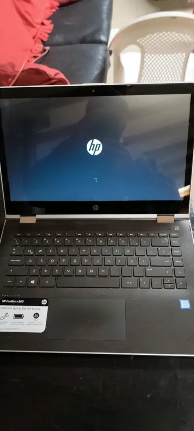 Laptop HP Pavilion x360 con pantalla táctil - miniatura 2