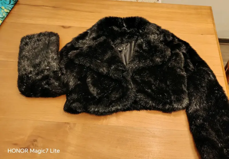 Chaqueta corta de piel sintética negra - 1