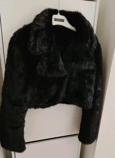 Chaqueta corta de piel sintética negra - miniatura 2