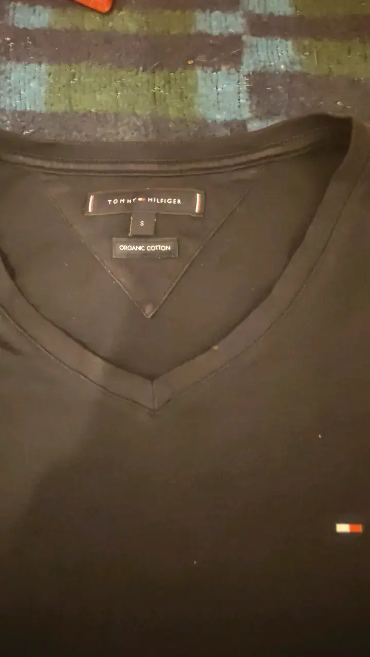 Polera negra Tommy Hilfiger de algodón orgánico - 2