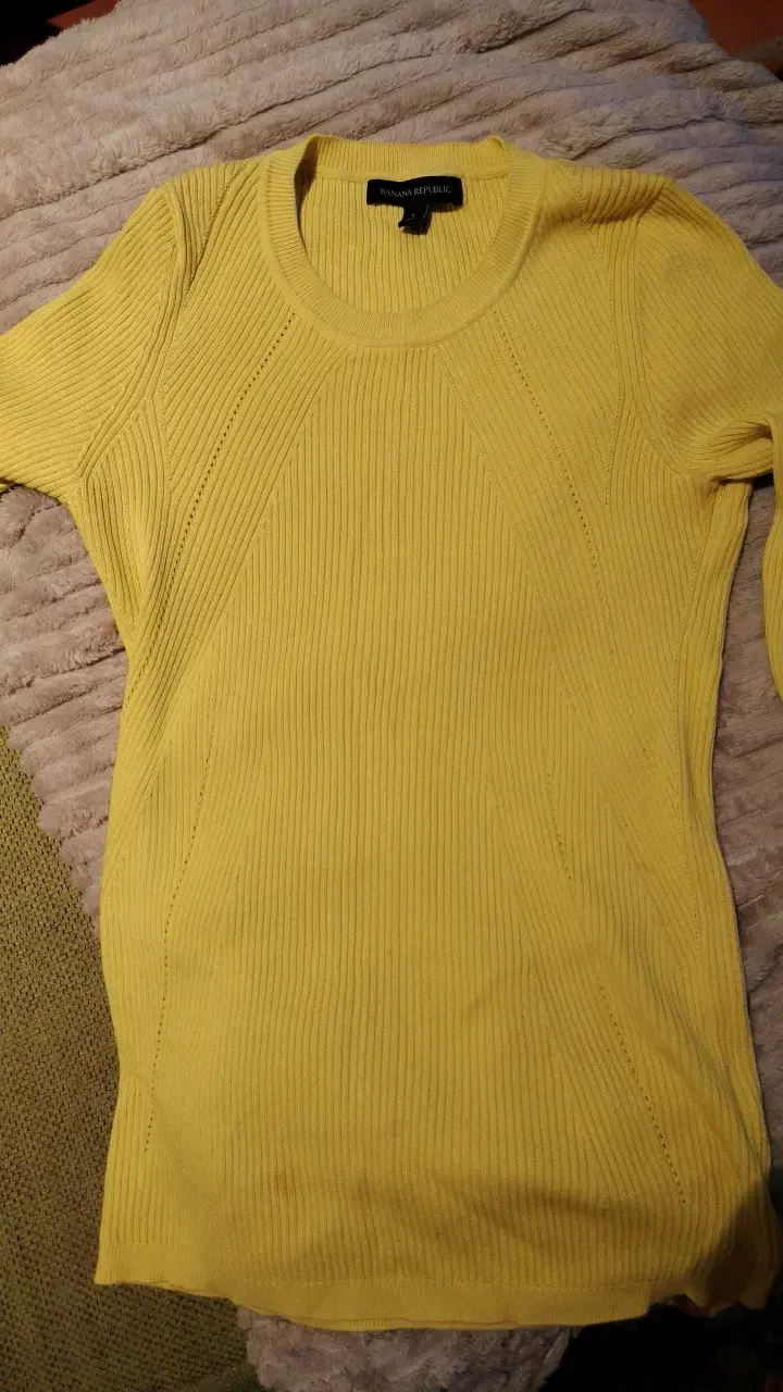 Suéter amarillo Banana Republic de punto