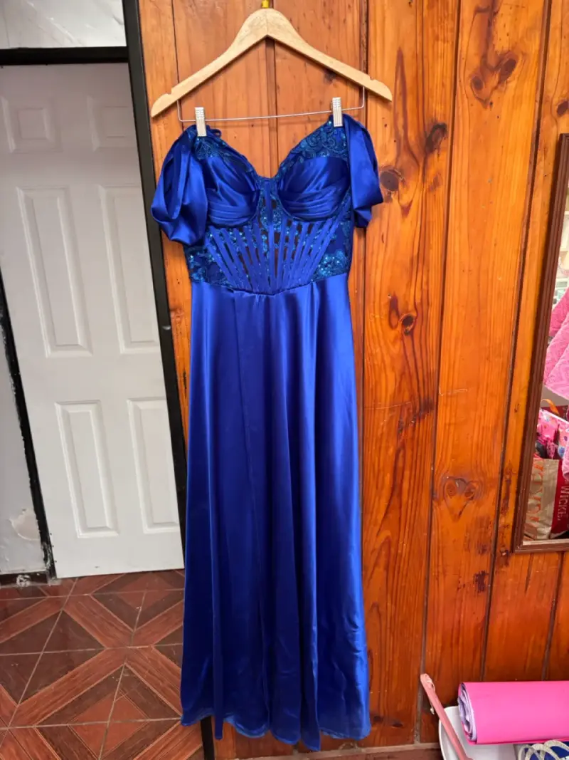 Vestido de noche azul con encaje y corset - 2