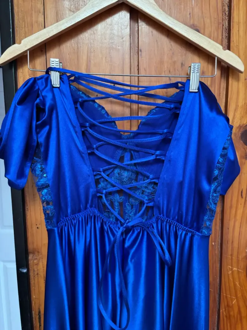 Vestido de noche azul con encaje y corset - 4