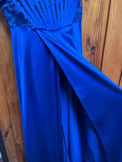 Vestido de noche azul con encaje y corset - miniatura 5