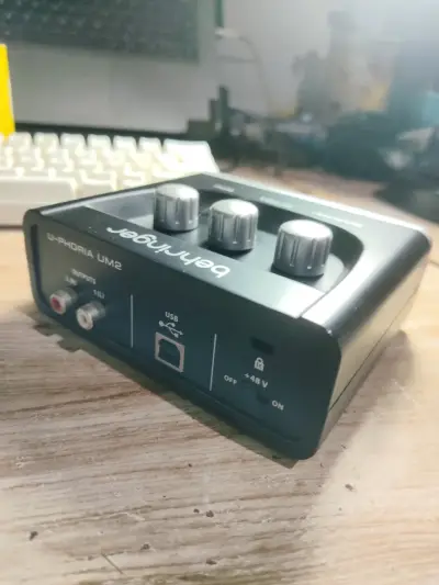 Interfaz de Audio Behringer U-Phoria UM2 - miniatura 2