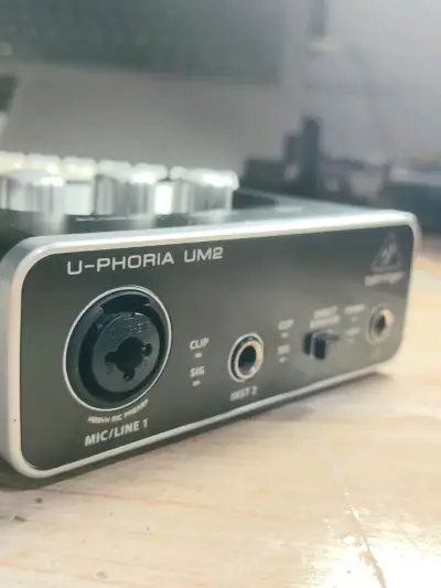 Interfaz de Audio Behringer U-Phoria UM2 - miniatura 4