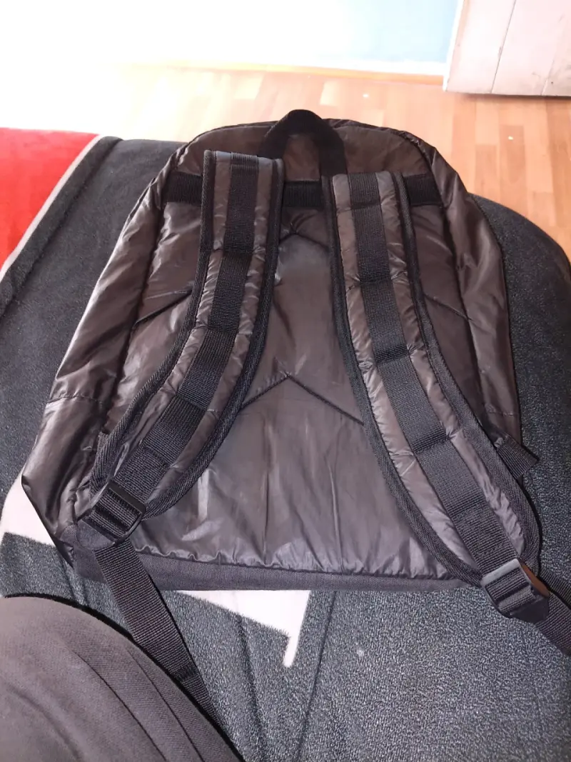 Mochila negra estilo urbano de calidad - 5