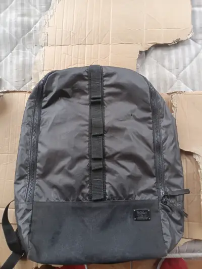 Mochila negra estilo urbano de calidad - miniatura 6