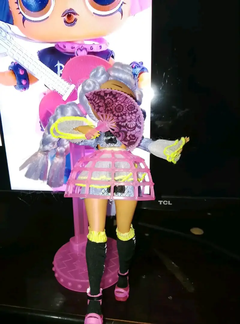 Muñeca LOL Surprise con vestido azul y accesorios - 3