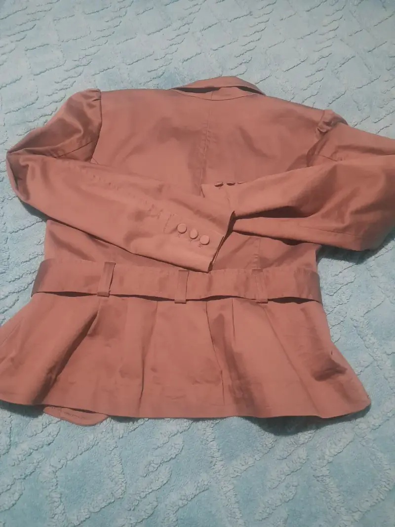 Blazer de mujer marrón con cinturón - 2