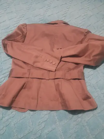 Blazer de mujer marrón con cinturón - miniatura 2