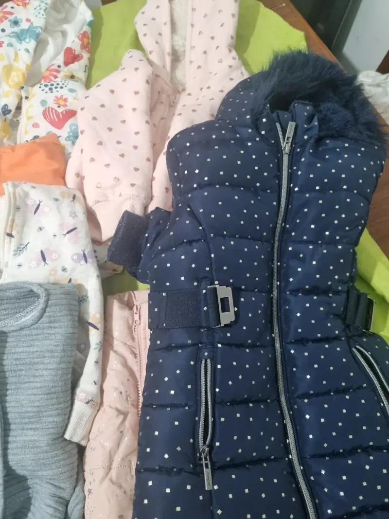 Lote de ropa infantil variada con estampados - 3