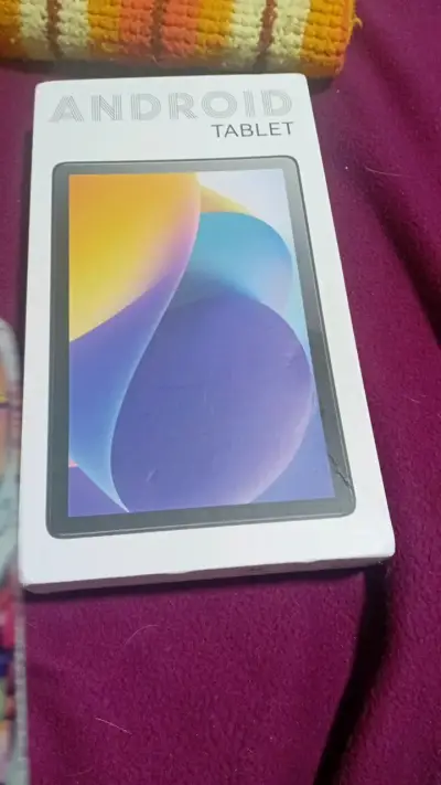 Tablet Android con pantalla colorida - miniatura 1