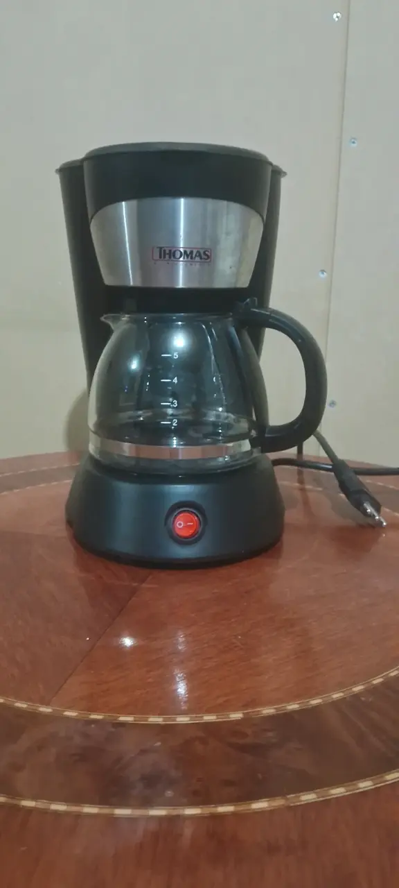 Cafetera eléctrica Thomas con jarra de vidrio - 1