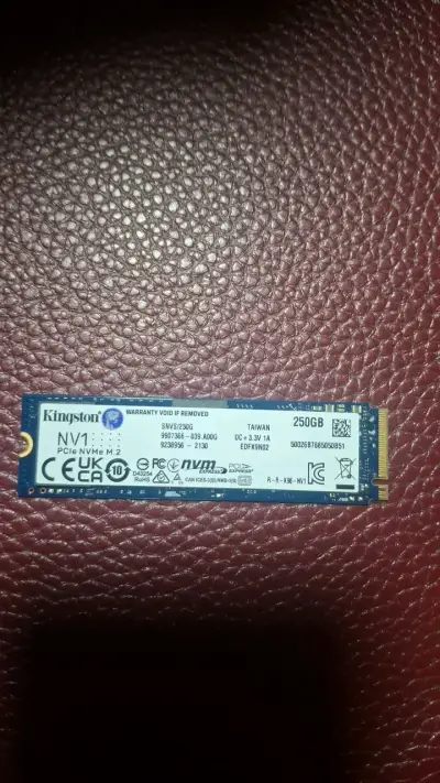 Unidad SSD Kingston NV1 250GB M.2 NVMe - miniatura 3