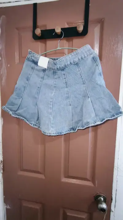 Falda de mezclilla azul claro para mujer - miniatura 2