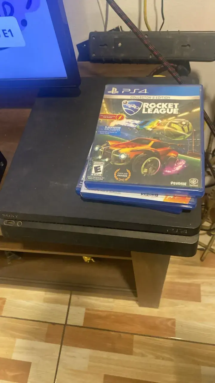 PS4 Slim + 3 juegos originales — $70.000