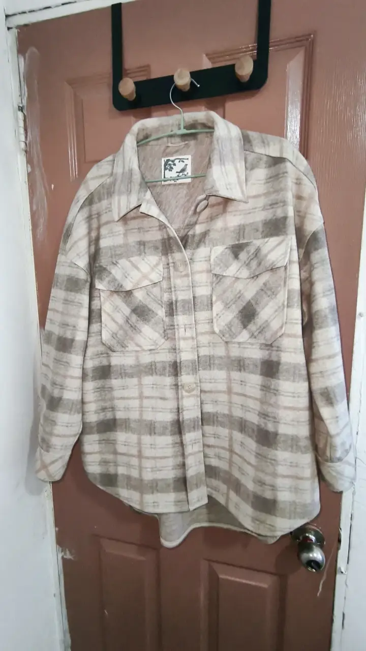 Camisa de franela a cuadros beige y gris