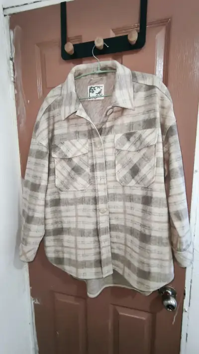 Camisa de franela a cuadros beige y gris - miniatura 1