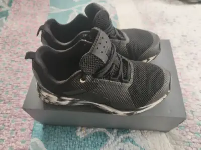 Zapatillas deportivas negras  unisex - miniatura 2