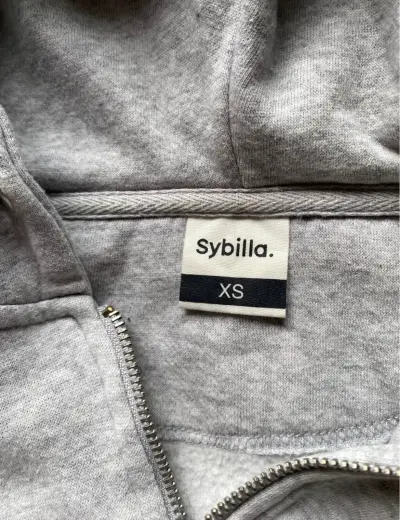 Polerón con capucha gris Sybilla ajustado - miniatura 2