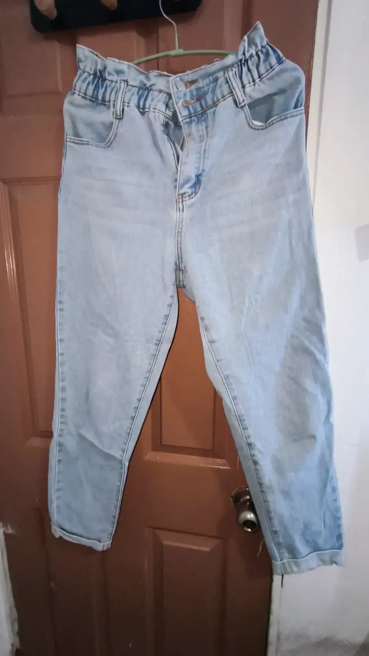 Jeans de mezclilla azul claro para mujer
