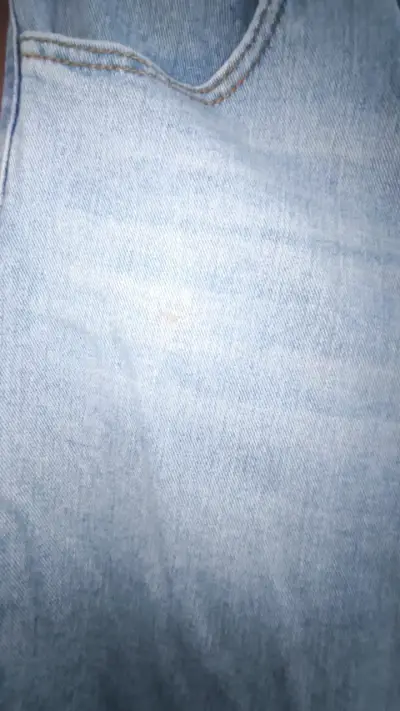 Jeans de mezclilla azul claro para mujer - miniatura 3