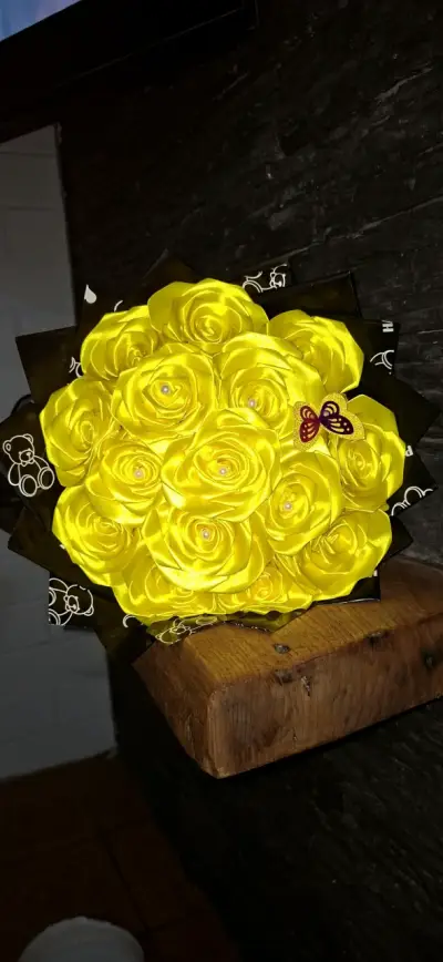 Ramos de rosas eternas con Hot Wheels - miniatura 4