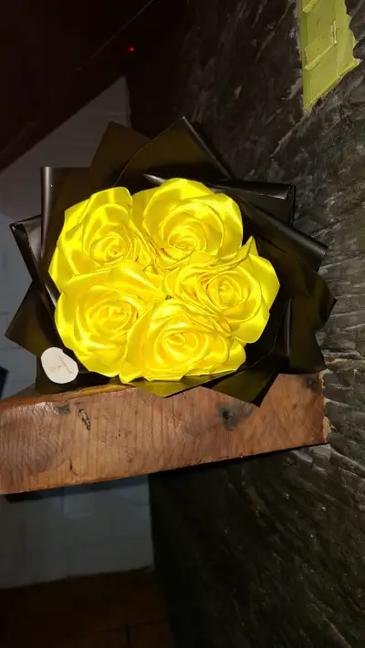 Ramos de rosas eternas con Hot Wheels - miniatura 5