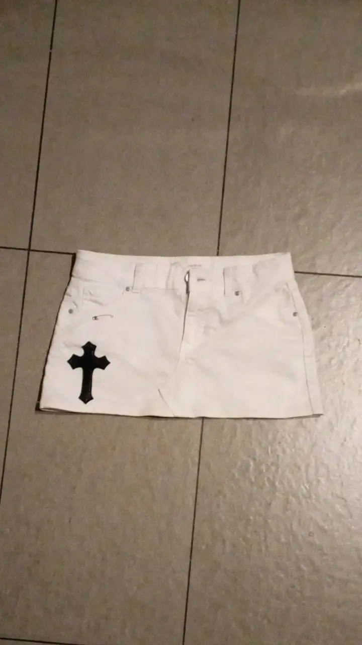 Mini falda blanca y2 kcon diseño de cruz - 1